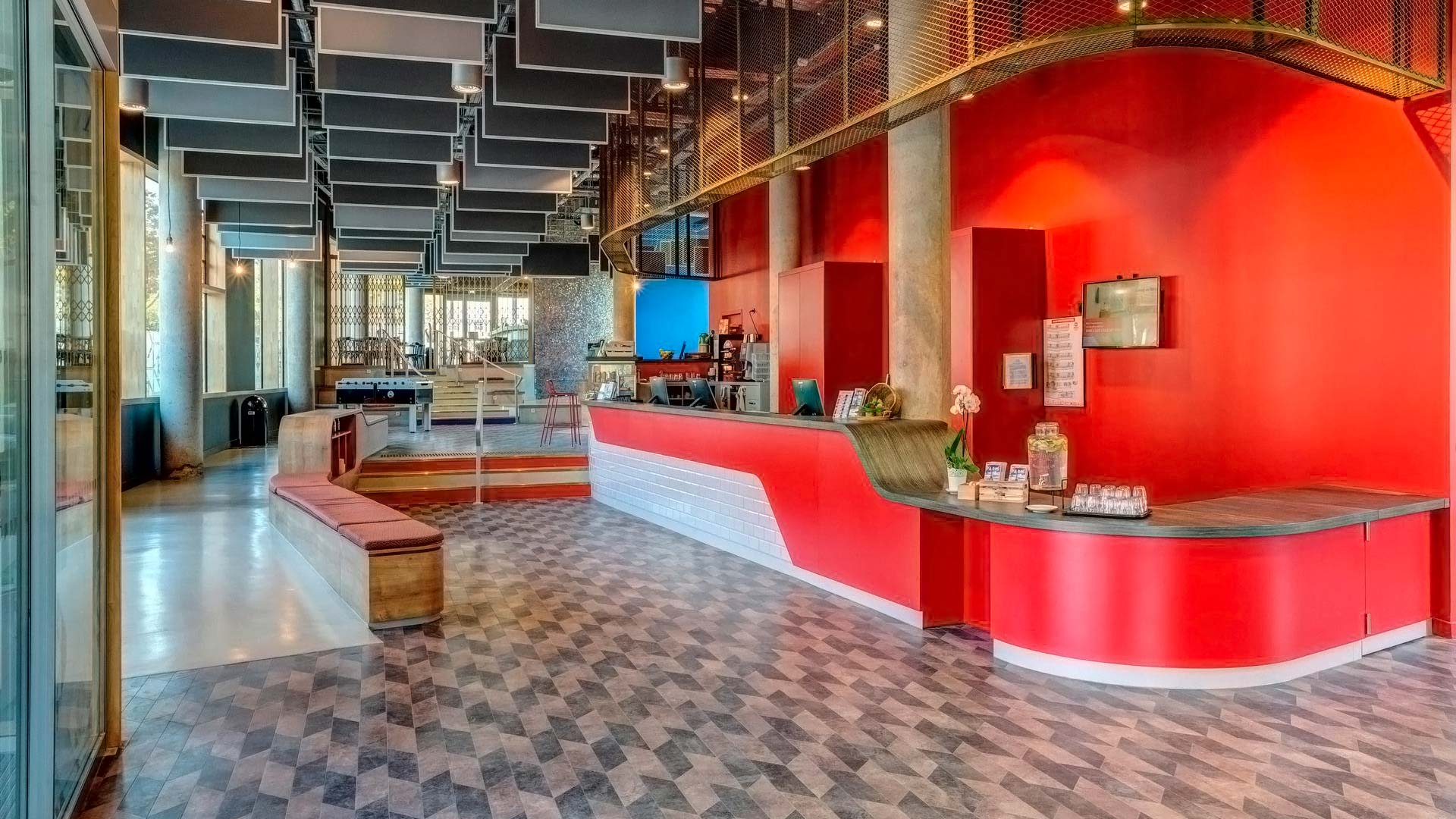 MEININGER-Hotel-Paris-Porte-de-Vincennes-Reception_1920x1080